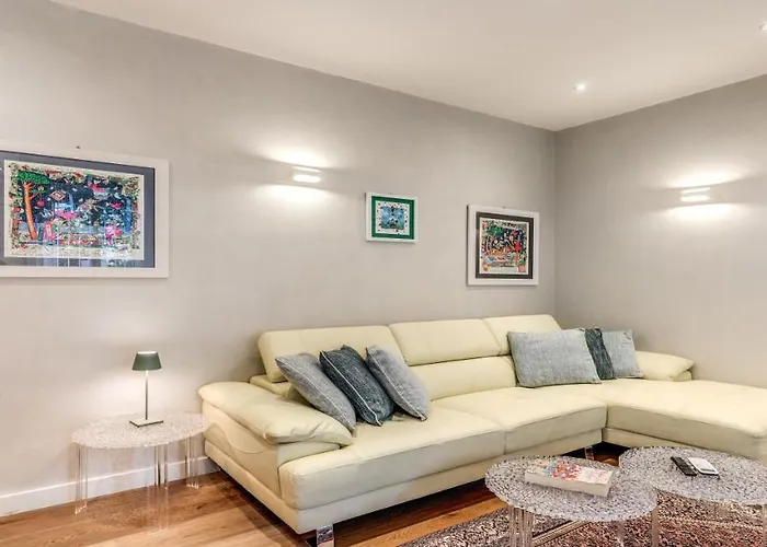 Deluxe One Bedroom Apartment, Perfect Location, Air Cond Apartamento