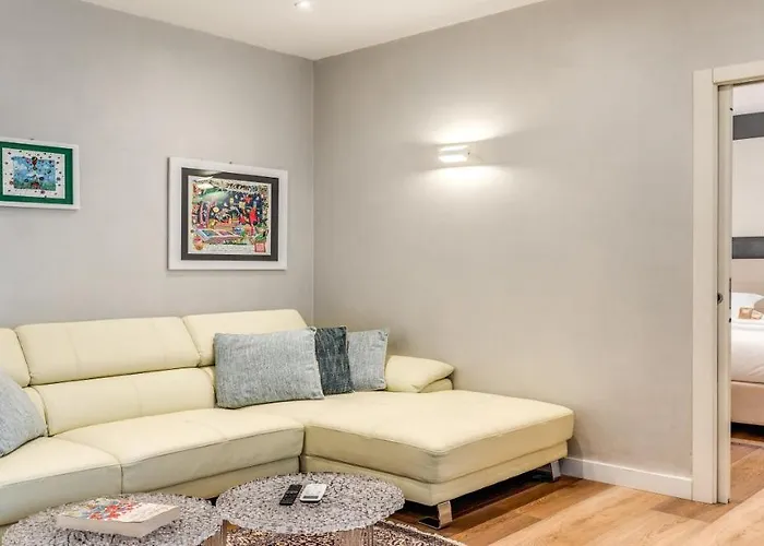 Deluxe One Bedroom Apartment, Perfect Location, Air Cond Apartamento